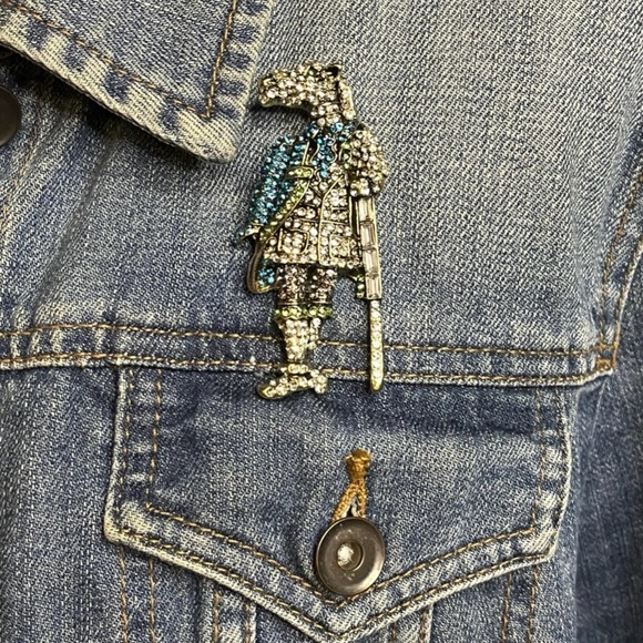 Jewelry - Vintage-Inspired Fancy Pants Horse Brooch.